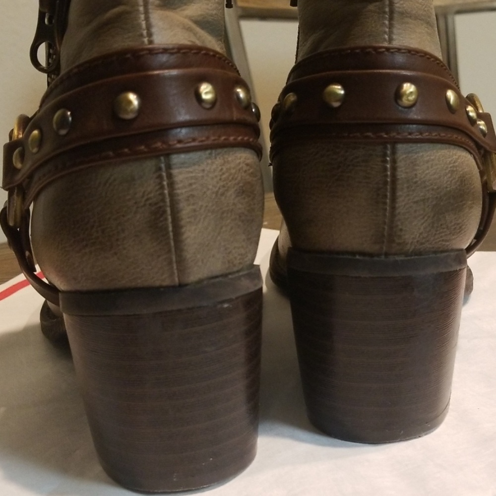 Rugged Boots - Picture 3 of 7